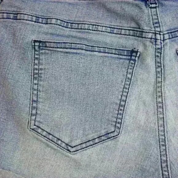 H & M Mid Rise Denim Booty Shorts Stretchy with Rolled Hem Size 10 - Picture 8 of 8